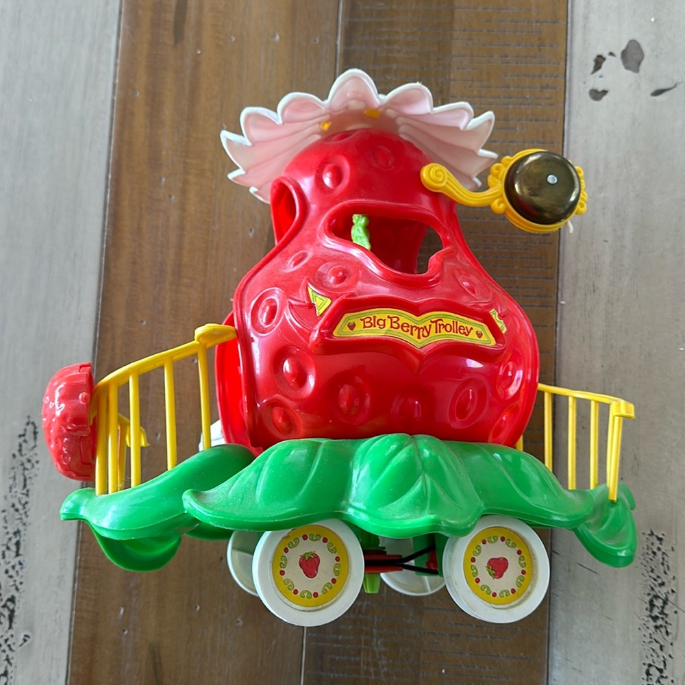 Strawberry Shortcake Big Berry Trolley